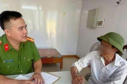 Công an hỗ trợ người cao tuổi đi lạc trở về đoàn tụ với gia đình