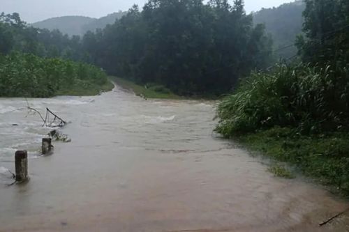 Mực nước trên nhiều sông Bắc Bộ, Thanh Hóa lên nhanh, cảnh báo ngập và sạt lở