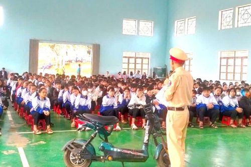 Đầu năm học, gần 14.000 giáo viên và học sinh được tuyên truyền về Luật TTATGT