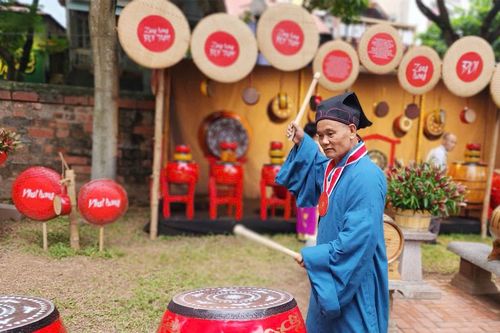 Bí ẩn chiếc trống 'xỏ tai' thấu hiểu lòng người