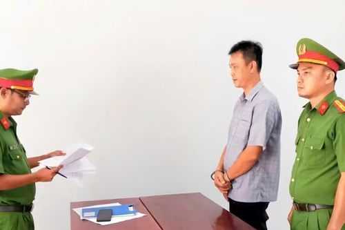 Người đàn ông phát tán 6 clip riêng tư để làm nhục bạn gái