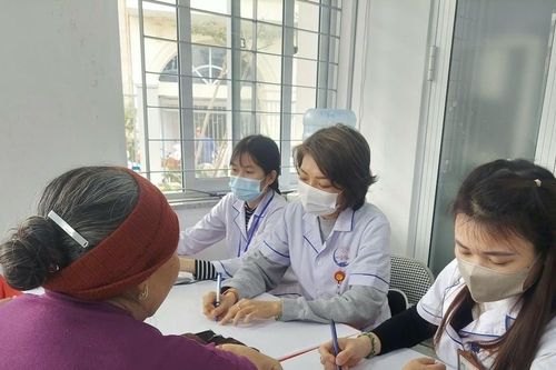 Bẫy bệnh tật ở người cao tuổi có bệnh nền