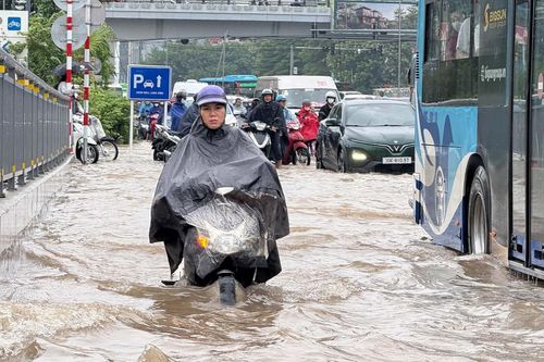 Mưa lớn dồn dập còn kéo dài, miền Bắc và Hà Nội khi nào tạnh?