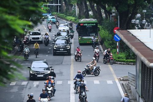 Hà Nội cho xe đi vào làn BRT để giảm ùn tắc tại nút Láng Hạ - Giảng Võ