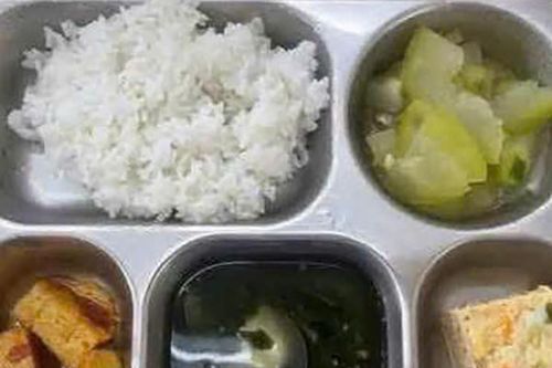 Suất ăn bán trú 30.000 đồng gây xôn xao, hiệu trưởng thừa nhận thức ăn 'hơi ít'