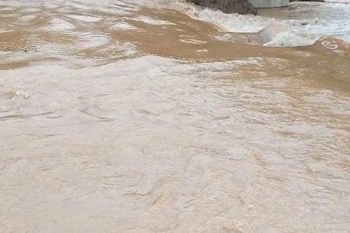 Nghệ An mưa như trút, thủy điện xả lũ, hàng nghìn người dân rẻo cao bị cô lập