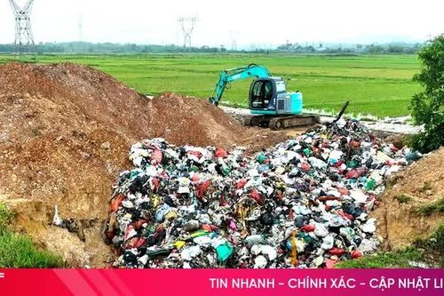 Làm rõ dấu hiệu chôn rác trái quy định tại xã Thạch Xuân