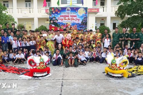 Bộ đội biên phòng Đà Nẵng tổ chức Trung Thu ý nghĩa cho học sinh khó khăn