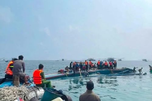 Khẩn trương tìm kiếm thuyền viên mất tích khi tàu cá bị lật