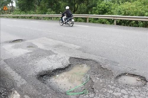 Khẩn trương khắc phục hư hỏng trên Quốc lộ 1 sau mưa lớn