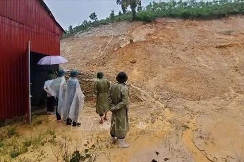 Mưa lớn gây sạt lở nhiều tuyến đường ở Lào Cai