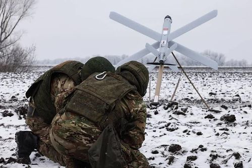 Anthropic ngăn chặn dùng Claude để phát triển 'bầy đàn' UAV tự hành