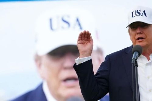 Ông Trump liên tục đăng bài chỉ trích thuyết tận thế AI là "trò lừa đảo"