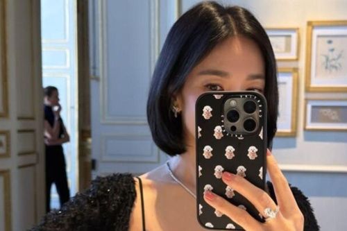 Song Hye Kyo đeo nhẫn kim cương 3 carat, khoe thần thái nổi bật ở tuổi 45