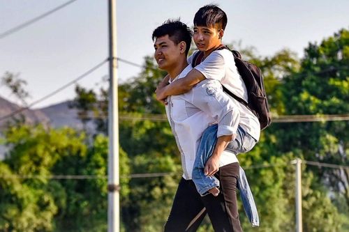 10 năm cõng bạn đến trường và 'quả ngọt' của đôi bạn ở Thanh Hóa từng lay động hàng triệu trái tim