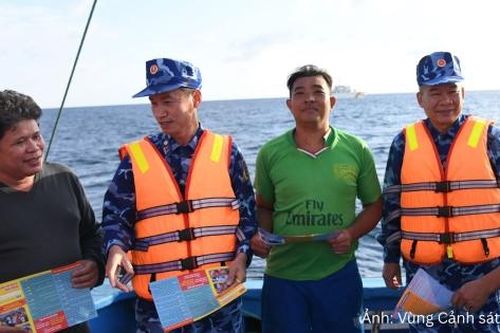 Bộ Tư lệnh Vùng Cảnh sát biển 3 tuyên truyền chống khai thác IUU