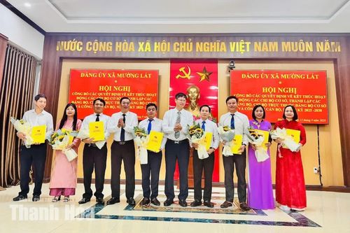Đảng ủy xã Mường Lát công bố các quyết định về tổ chức đảng và công tác cán bộ