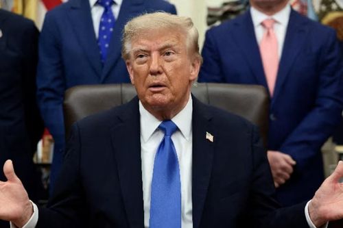 Ông Trump bác bỏ cảnh báo an toàn AI