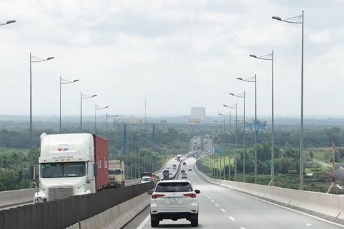 Rà soát, sửa đổi quy định về tốc độ và khoảng cách an toàn trên đường bộ, đặt biển báo khoảng cách trên cao tốc