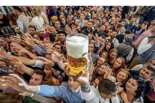 Oktoberfest 2026: Từ lễ cưới hoàng gia đến lễ hội bia lớn nhất thế giới