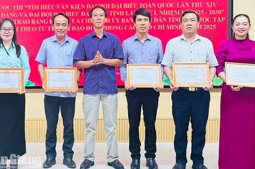 Phường Tô Châu trao giải cuộc thi tìm hiểu Văn kiện Đại hội Đảng