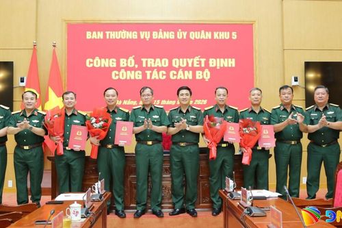 Ban Thường vụ Đảng ủy Quân khu 5 công bố các quyết định công tác cán bộ