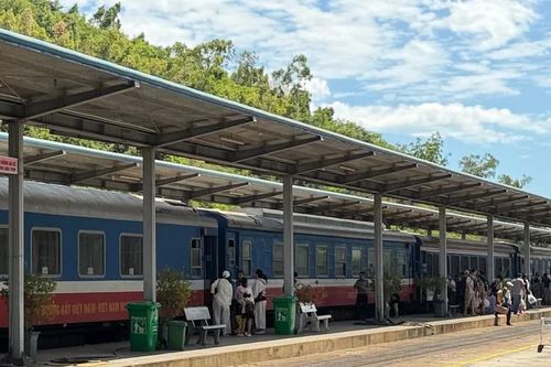 Nghỉ phép năm có còn được thanh toán tiền tàu xe?