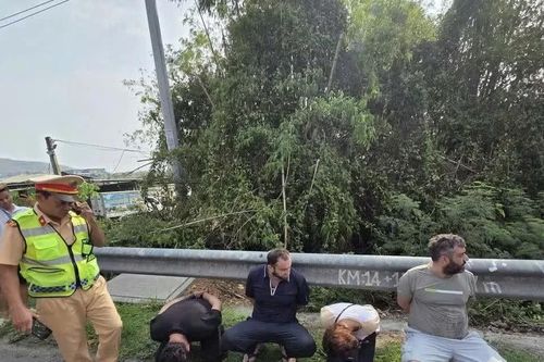 Nhóm người nước ngoài nghi cướp tiệm vàng ở Đắk Lắk bị bắt giữ khi vừa chạy đến Gia Lai