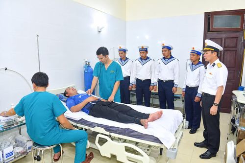Bệnh xá đảo Sơn Ca cấp cứu ngư dân tỉnh Lâm Đồng