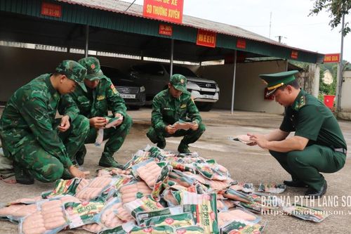 Phát hiện, thu giữ 100 kg xúc xích không rõ nguồn gốc xuất xứ tại Chi Ma