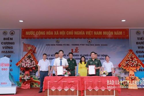 Ký kết mô hình "Cột mốc biên cương - mái trường liên cấp"