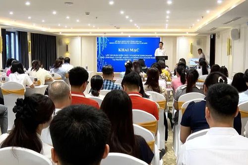 100 học viên được trang bị kiến thức khởi sự kinh doanh