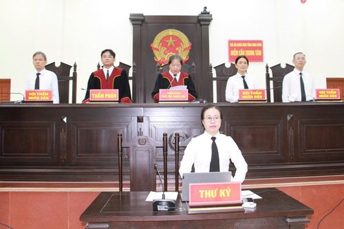 Tòa án nhân dân tỉnh Ninh Bình tổ chức phiên tòa trực tuyến kết hợp rút kinh nghiệm hai cấp