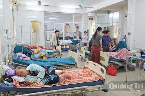 Khẩn trương làm rõ nguyên nhân nhiều người nhập viện sau khi ăn bánh mì tại xã Cam Lộ