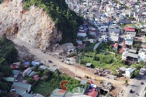 Đảm bảo giao thông tại nút giao đường Hoàng Quốc Việt - Mé Ban với Quốc lộ 6