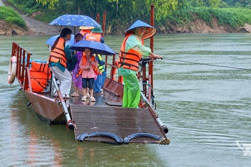 Bến đò Đoàn Kết hoạt động trở lại, nối đôi bờ vui