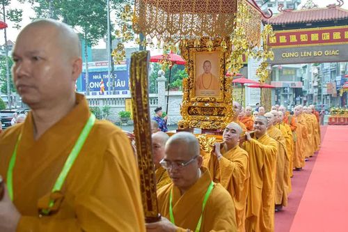 Ban Kiến đàn cung thỉnh giới bổn và di ảnh Trưởng lão Hòa thượng Thích Thanh Kiểm về Việt Nam Quốc Tự