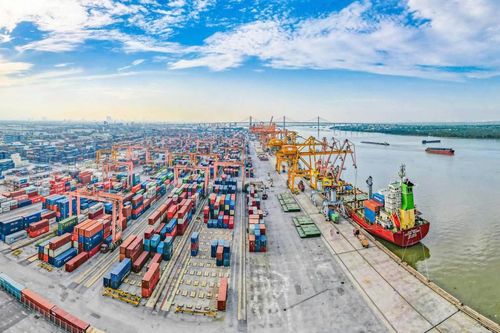 Tàu mẹ nối chuyến thẳng từ Hải Phòng, hàng Việt vươn tới các thị trường lớn