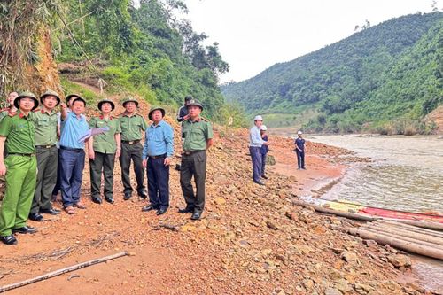 Công an Lạng Sơn chủ trì xây cầu dân sinh cho người dân vùng lũ
