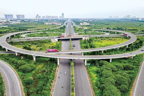 Đột phá đầu tư đường bộ, tạo kết nối liên hoàn, xoá điểm nghẽn vận tải