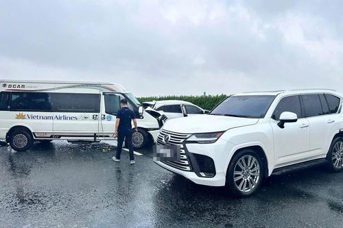 Điều tra vụ ô tô Lexus dừng giữa cao tốc Pháp Vân - Cầu Giẽ, khiến hai xe khác đâm dồn toa