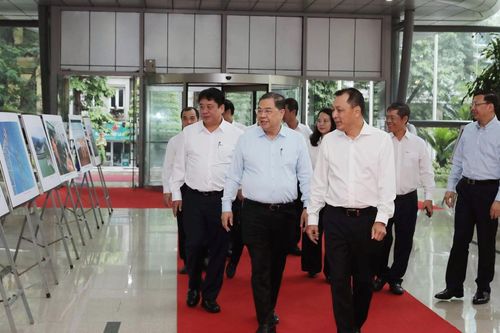 Phó thủ tướng Phạm Gia Túc thăm, làm việc với EVN