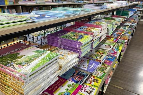 Bộ Giáo dục và Đào tạo nhận trách nhiệm về tình trạng thiếu sách giáo khoa cục bộ