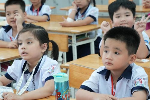 Điều chỉnh Chương trình giáo dục phổ thông và SGK: Thực hiện theo lộ trình, không làm xáo trộn hoạt động dạy và học
