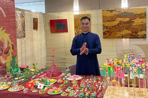 Sắc màu thủ công tại BRICS Bazaar 2026 và câu chuyện của tò he, sơn mài Việt