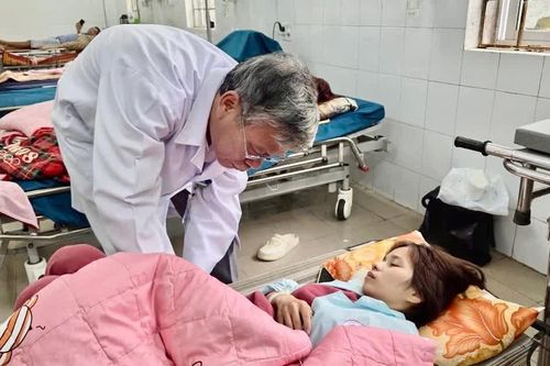 42 người có biểu hiện nghi ngờ ngộ độc sau khi ăn bánh mì