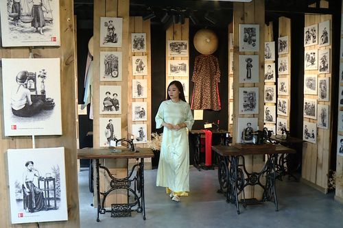 Văn Miếu ngập sắc màu di sản