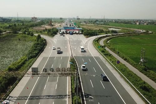 Cần có lộ trình xử phạt xe không giữ khoảng cách an toàn