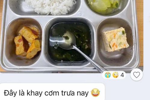 Phụ huynh 'nghẹn ngào' khi nhìn thấy suất cơm con ăn 30 ngàn đồng