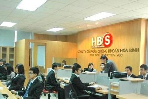 Sếp lớn Chứng khoán Hòa Bình (HBS) không bán được cổ phiếu, hoạt động kinh doanh trắng doanh thu